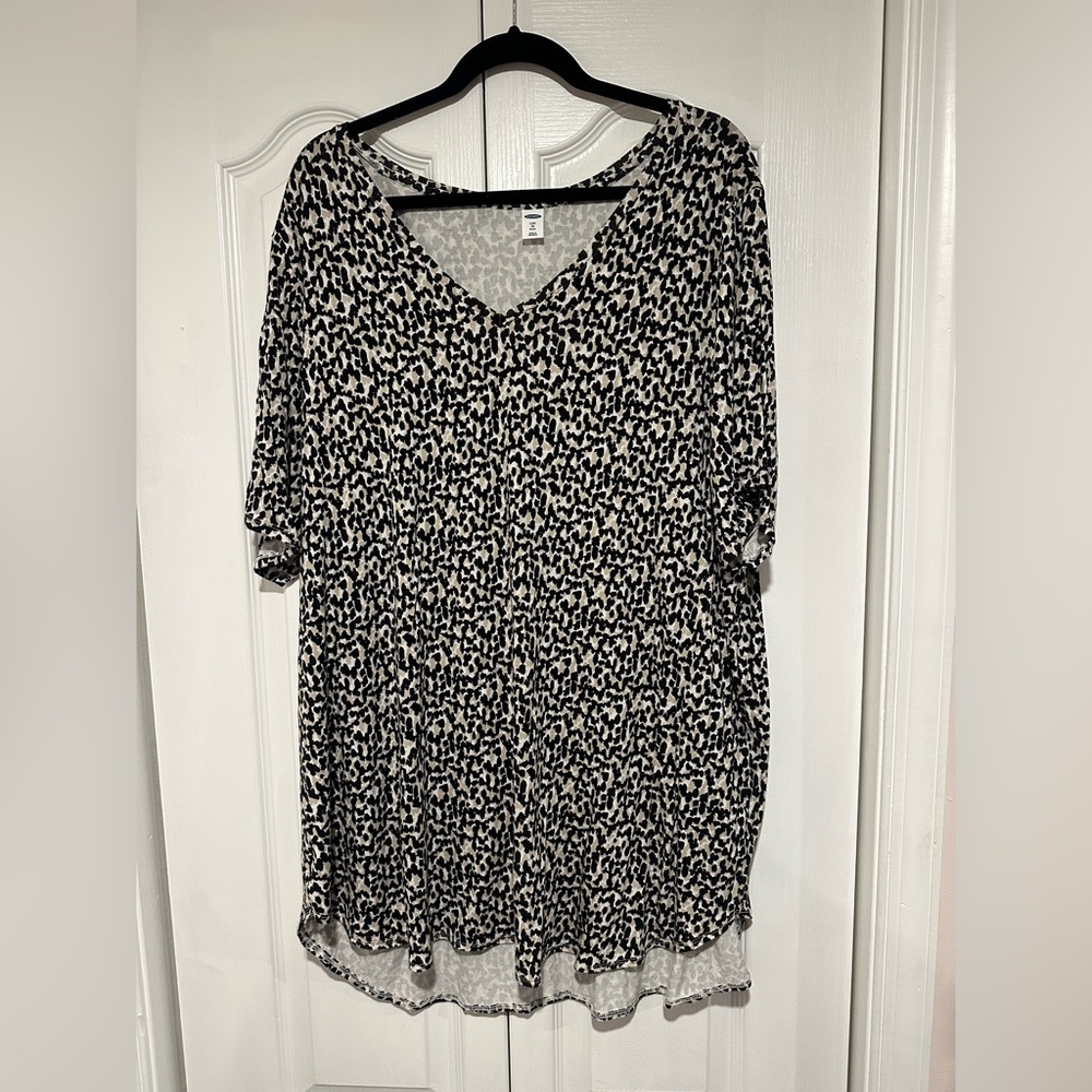 Old Navy Leopard Luxe Tee